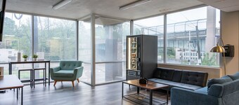 Stylish studio+ Prime Location Cincinnati + workspace + fitness room + smart TVs