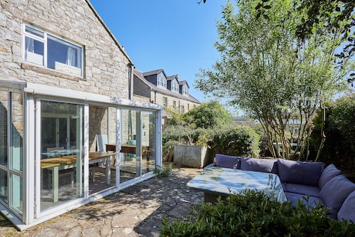 Host Stay Stone Crop Cottage