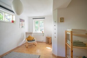 Interior - Central, quiet oasis with garden and parking lot (Graz)