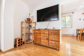 Interior - Central, quiet oasis with garden and parking lot (Graz)