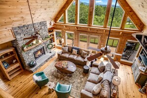 Smart-TV, Kamin, Tischtennisplatte