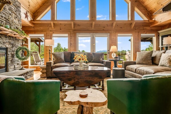 Smart-TV, Kamin, Tischtennisplatte