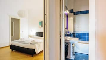 Apartamento (2 Bedrooms) | 2 quartos, espaço de trabalho para notebook, roupa de cama