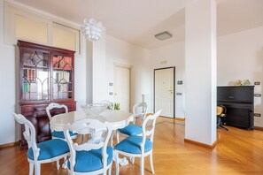 Appartement (2 Bedrooms) | Coin séjour | Télévision