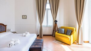 Apartment (3 Bedrooms) | 3 bedrooms, bed sheets - La Casa di Famiglia by Napoliapartments (Naples)