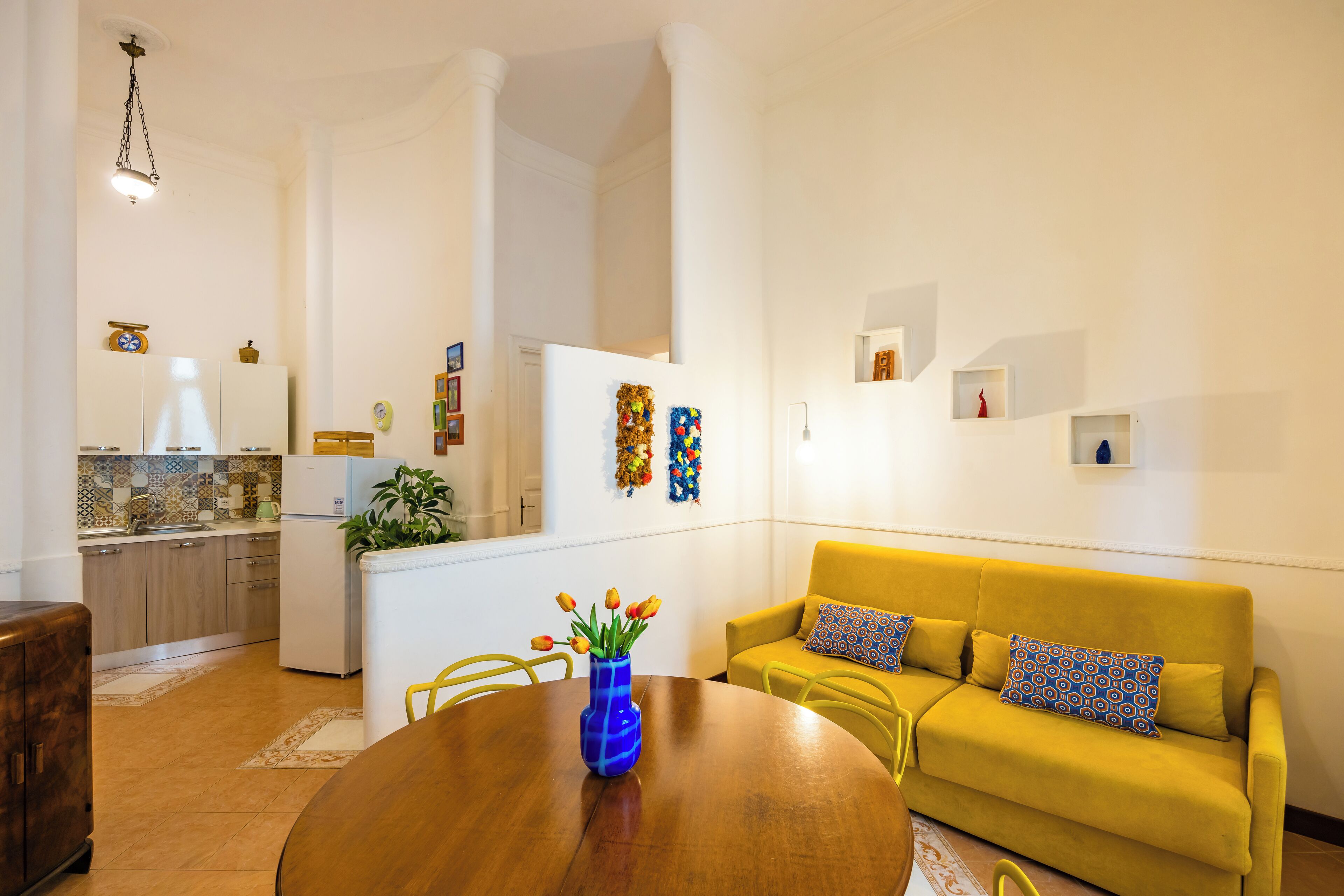Apartment (3 Bedrooms) | Living area | TV