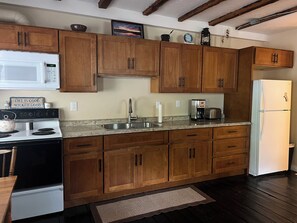 Microondas, horno, placa de cocina