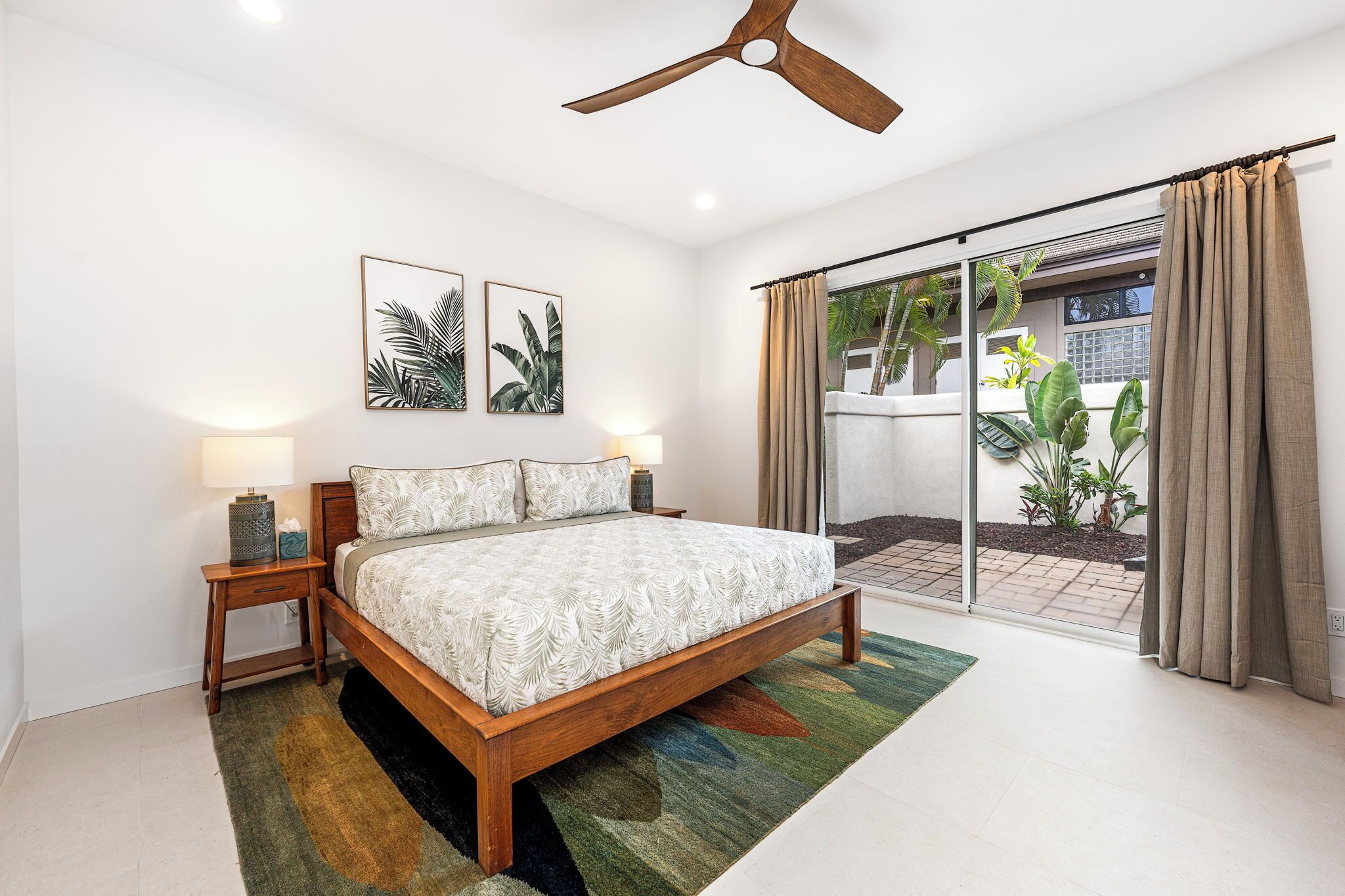 4 bedrooms, iron/ironing board, internet, bed sheets