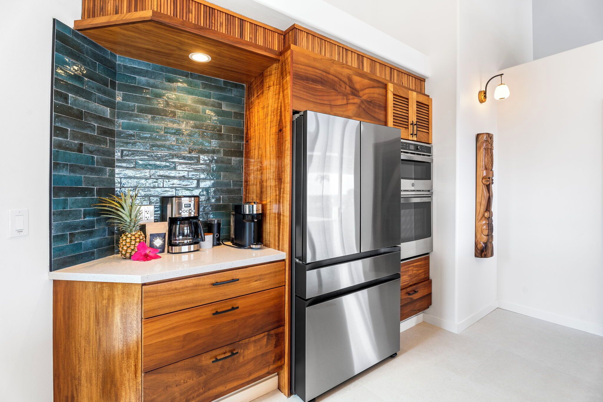 Oven, coffee/tea maker, cookware/dishes/utensils