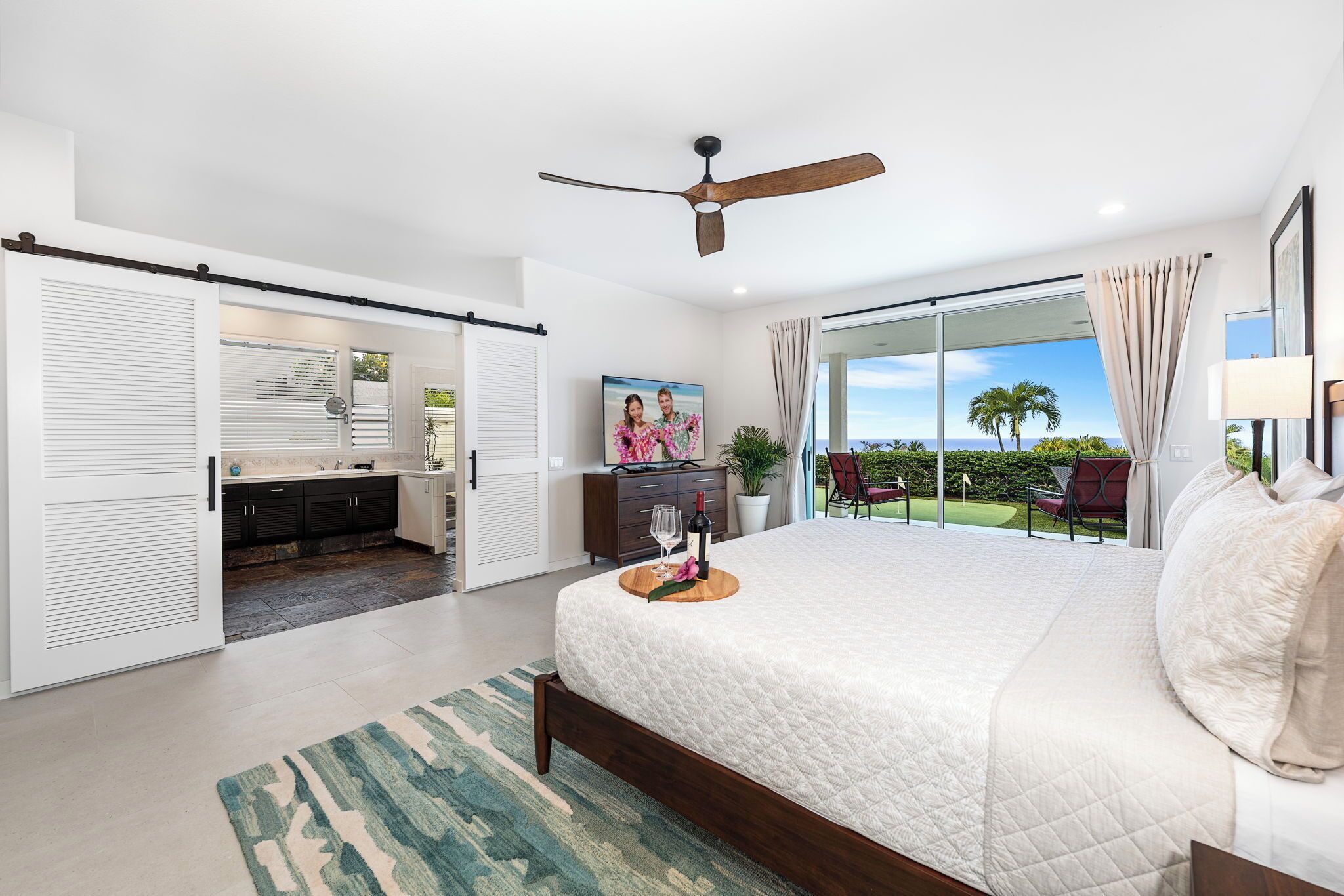 4 bedrooms, iron/ironing board, internet, bed sheets