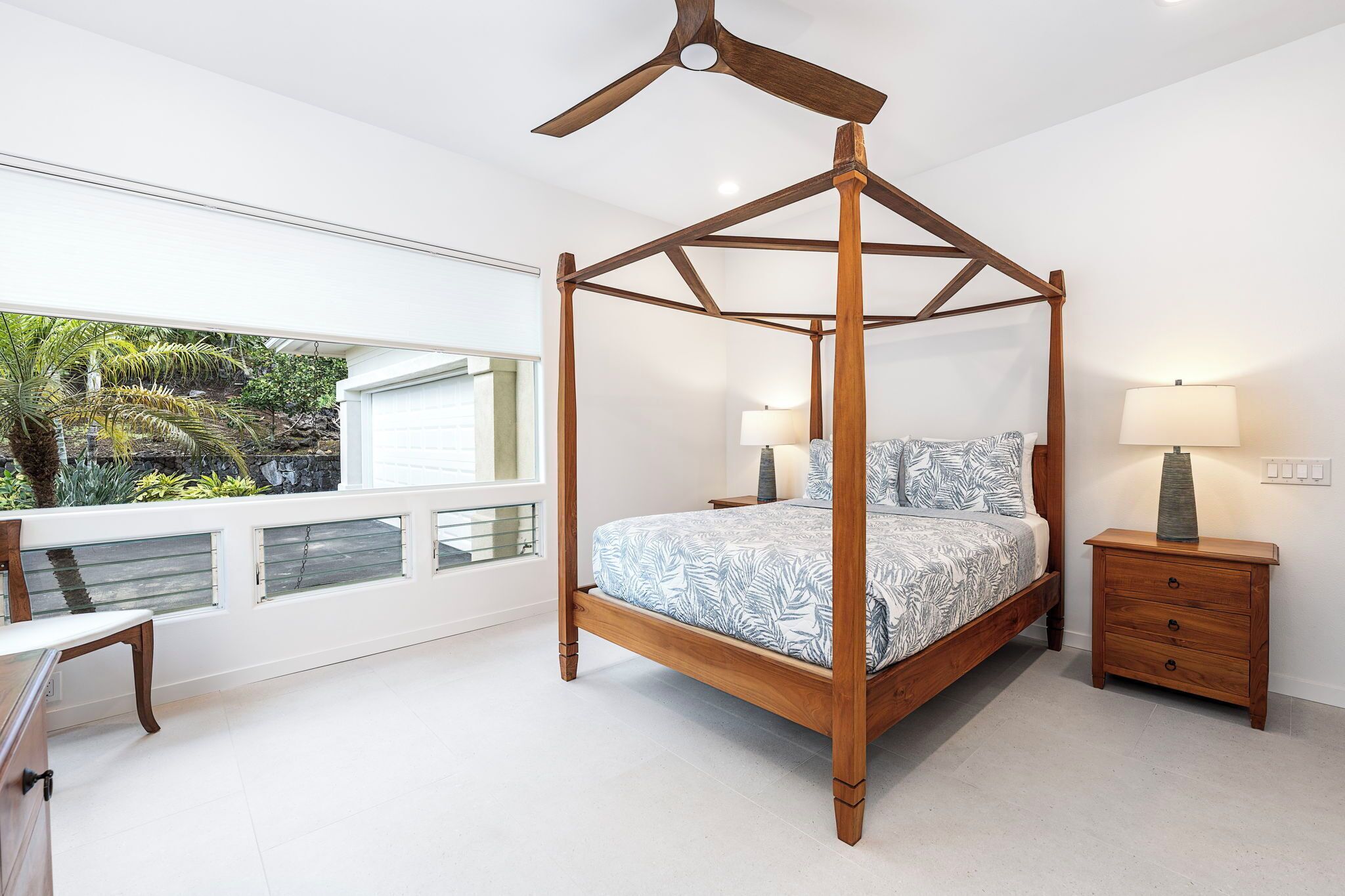 4 bedrooms, iron/ironing board, internet, bed sheets