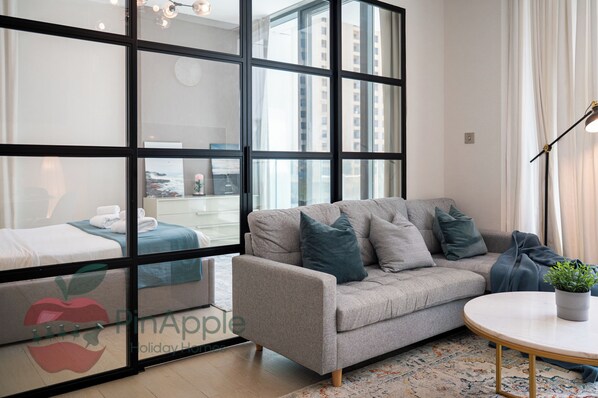 Living area - Spacious 2 Bedroom With Maid Room Near Marina Walk (Dubai)