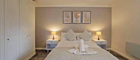 Apartment, Balcony, Canal View | Iron/ironing board, free WiFi