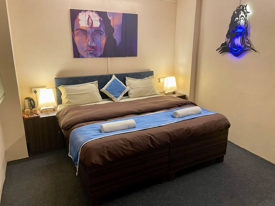 Double Room | Iron/ironing board, free WiFi