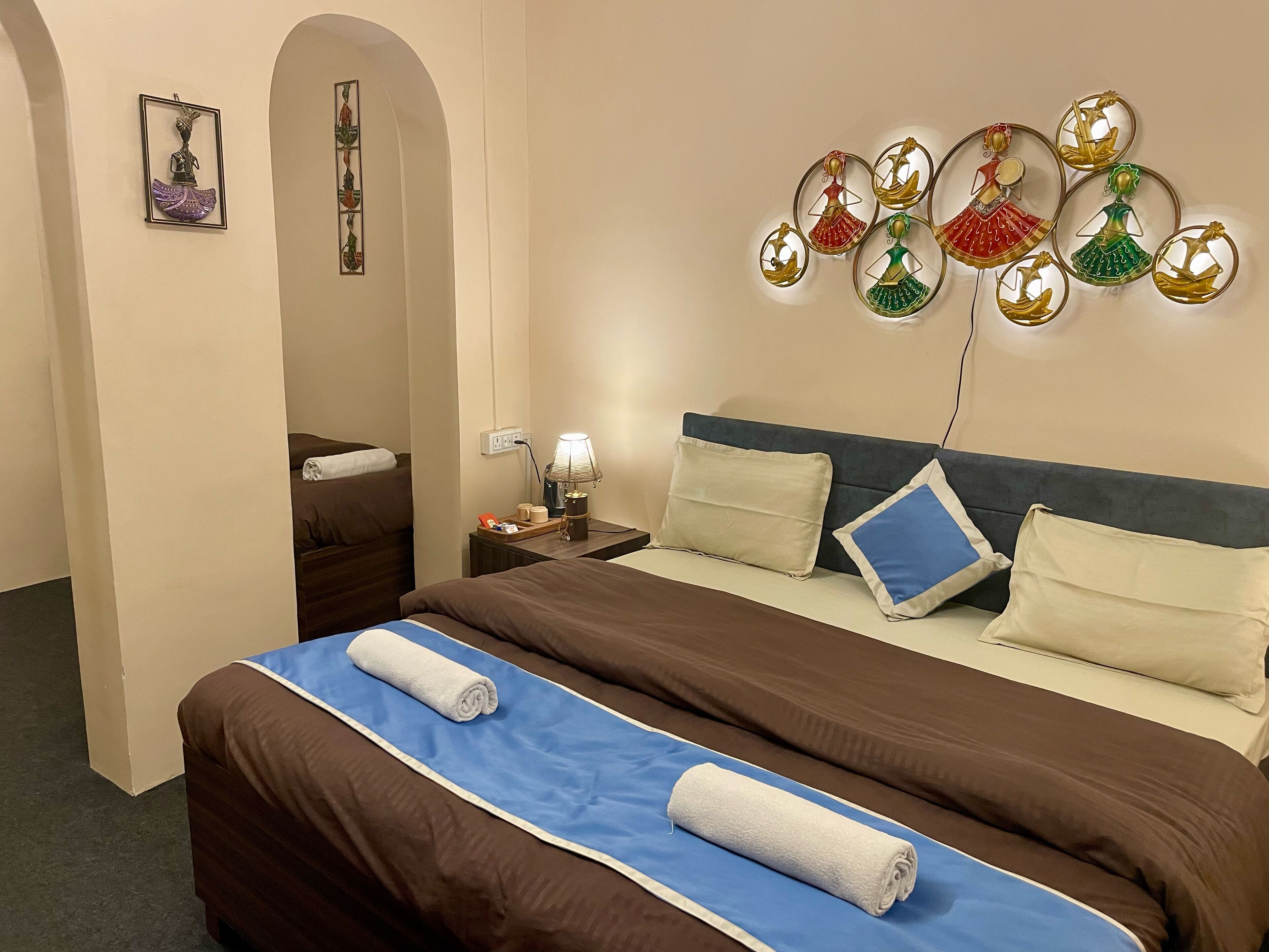 Kamar Quadruple | Didekorasi berbeda-beda dan dilengkapi dengan perabotan berbeda-beda