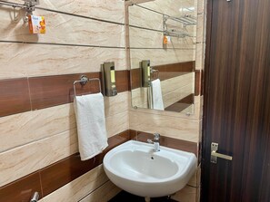 Dusj, håndklær, såpe og sjampo