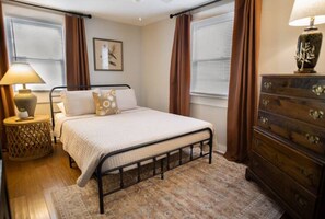2 quartos, ferros/tábuas de passar roupa, Wi-Fi, roupa de cama