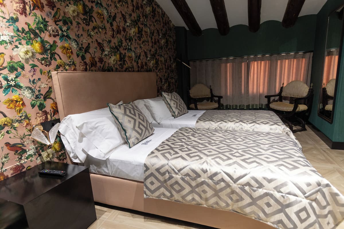 Premium bedding, minibar, in-room safe, laptop workspace