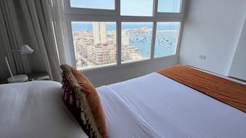 1 dormitorio, tabla de planchar con plancha, wifi y ropa de cama