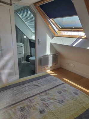 3 chambres, fer et planche à repasser, Wi-Fi gratuit