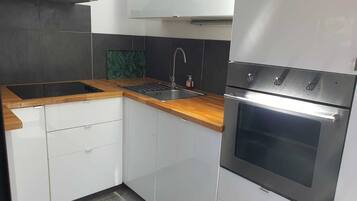 Micro-ondes, four, plaque de cuisson, lave-vaisselle