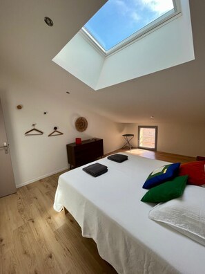 5 bedrooms, free WiFi, bed sheets