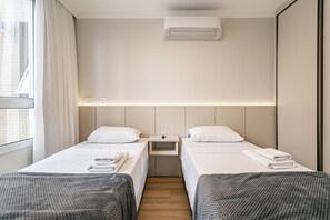 Ferros/tábuas de passar roupa, acesso à internet, roupa de cama