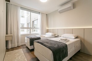 Iron/ironing board, Internet, bed sheets