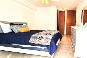 Desk, WiFi, bed sheets - Welcome to Costal Paradise! (Rincon)