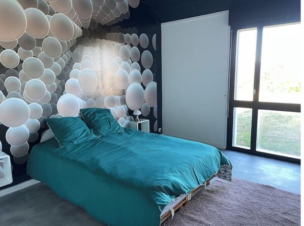 4 bedrooms, WiFi, bed sheets