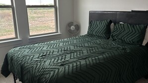 Unclassified image, 5 of 13, button - Charming 3 bedroom TH w/ WiFi, AC in lovely Crowley, near Fort Worth. (Crowley)