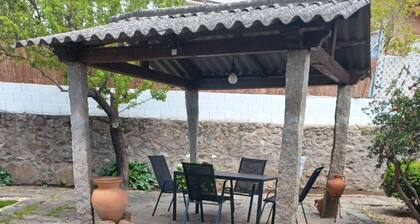 Cottage with private garden, air conditioning and barbecue. Pets are allowed.