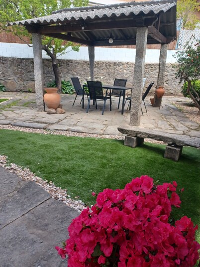 Casita con jardín privado, aire acondicionado y barbacoa. Se admiten mascotas.