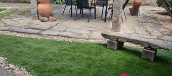 Cottage with private garden, air conditioning and barbecue. Pets are allowed.