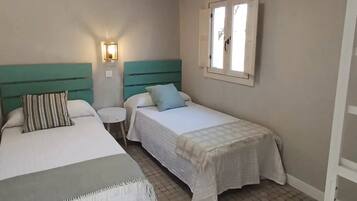 2 bedrooms, travel crib, free WiFi, bed sheets