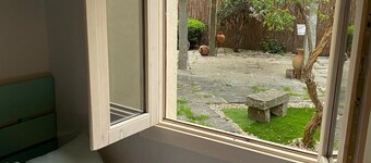 Cottage with private garden, air conditioning and barbecue. Pets are allowed.