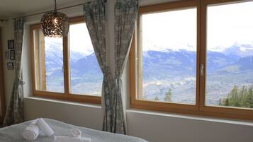 5 bedrooms, WiFi, bed sheets