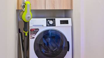 House | Iron/ironing board, free WiFi