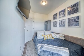 4 Schlafzimmer, Schreibtisch, Bügeleisen/Bügelbrett, kostenloses WLAN