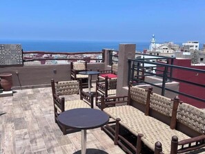 المنطقة المحيطة بالمنشأة