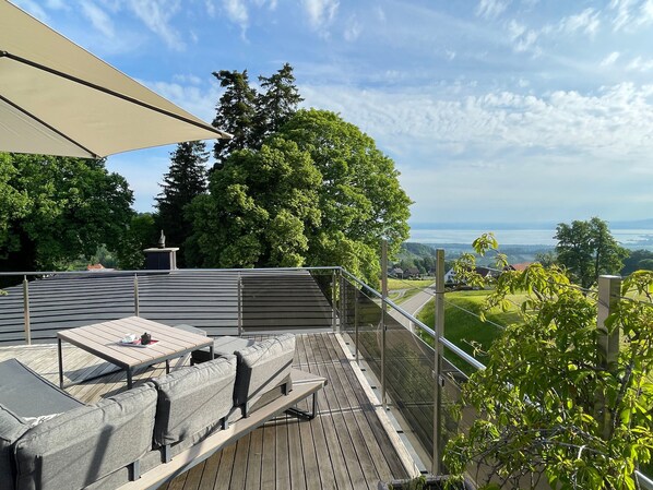 Outdoor dining - Wartheim holiday flat with private terrace (Heiden)