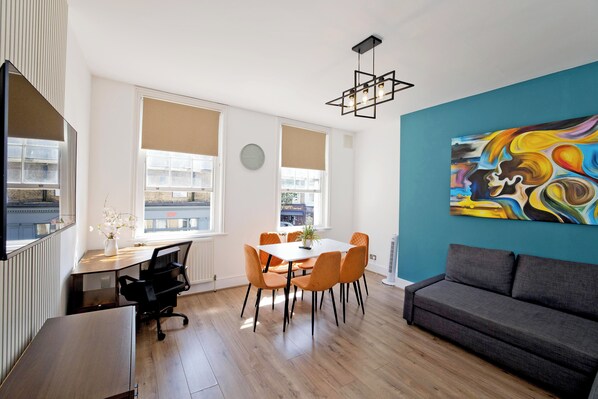 Apartment | Living area | Flat-screen TV