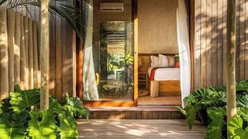 In-room safe, free WiFi