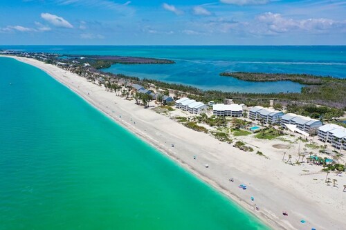 Luxury Beach Villa at South Seas