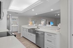 Fridge, microwave, oven, stovetop - Your Perfect Gulf-Front Island Getaway Awaits (Sanibel)