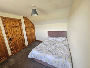 Casa | 4 quartos, ferros/tábuas de passar roupa, Wi-Fi de cortesia