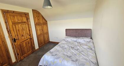 Beacon View House, 4-beds, Sleeps 8, Parking