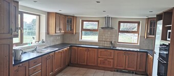 Beacon View House, 4-beds, Sleeps 8, Parking