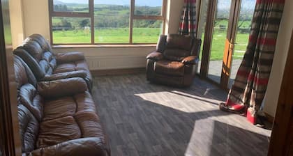 Beacon View House, 4-beds, Sleeps 8, Parking