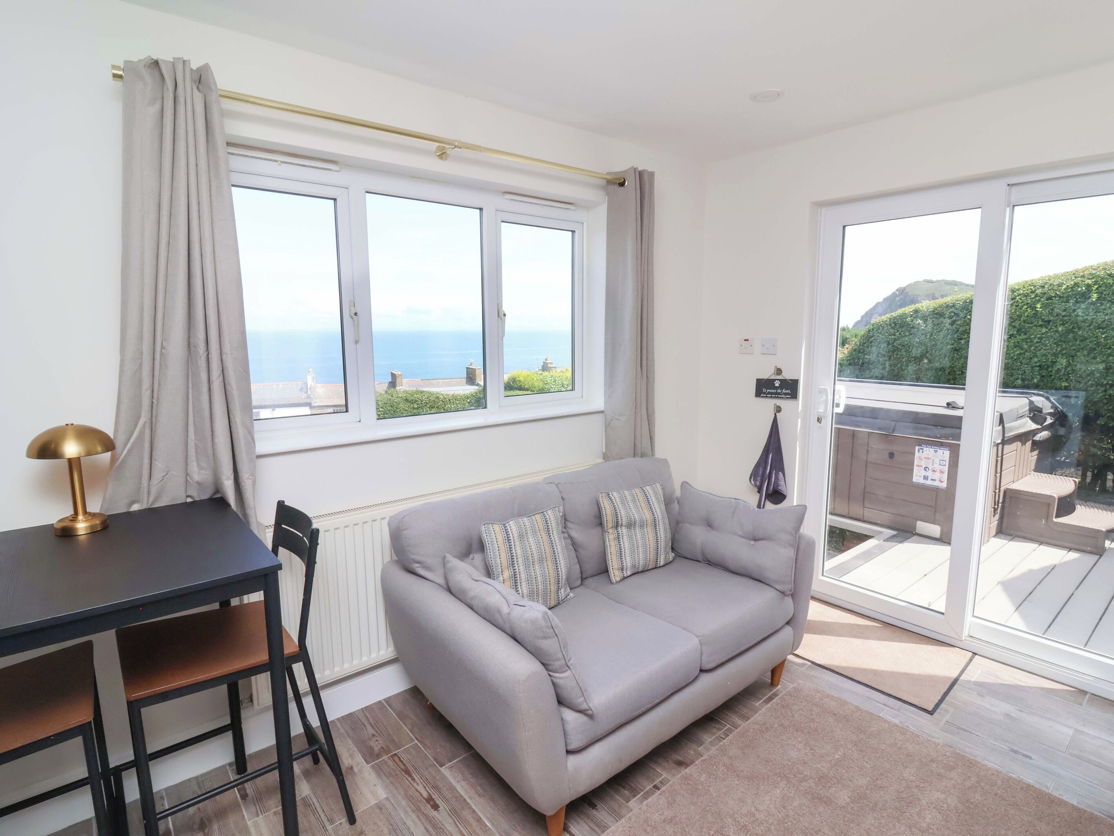 Cottage | Living area